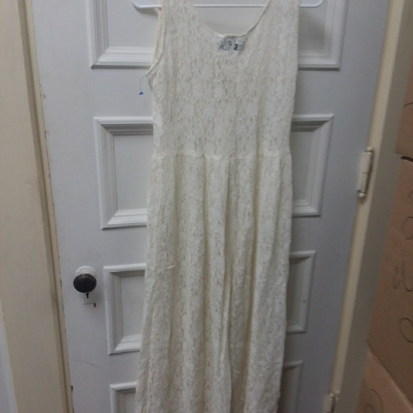 Lovely lace jumpsuit off white with pretty flower - Picture 1 of 8